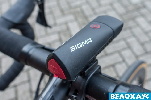 Яскрава фара для велосипеда Sigma Sport Buster 700